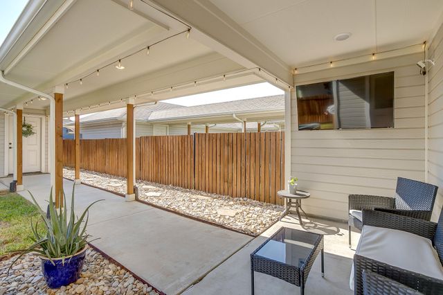 464 Pine Street, Burleson, TX 76028