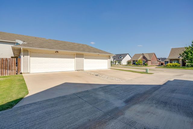 464 Pine Street, Burleson, TX 76028