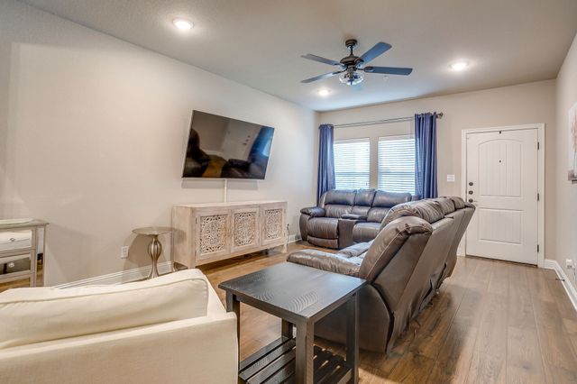 464 Pine Street, Burleson, TX 76028
