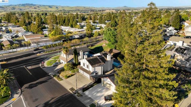 3208 Touriga Dr, Pleasanton, CA 94566