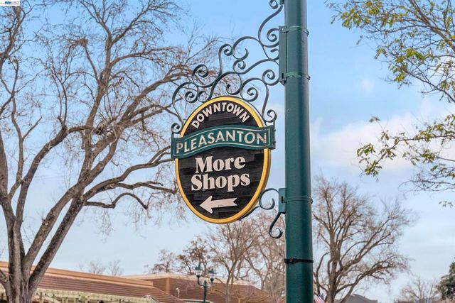 3208 Touriga Dr, Pleasanton, CA 94566