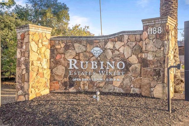 3208 Touriga Dr, Pleasanton, CA 94566
