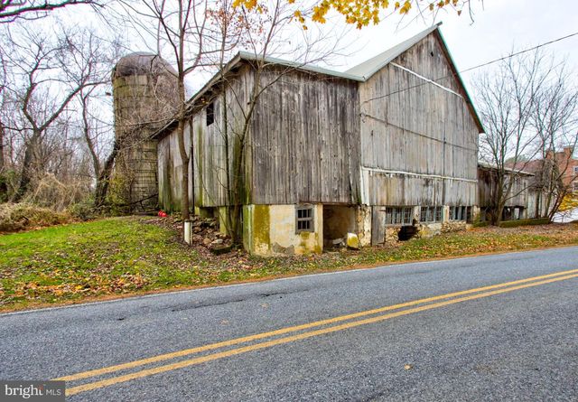 580 ELKDALE RD, Lincoln University, PA 19352