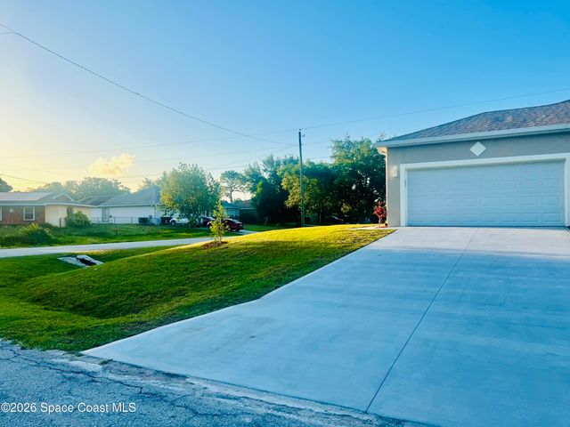 401 Homestead Avenue NE, Palm Bay, FL 32907