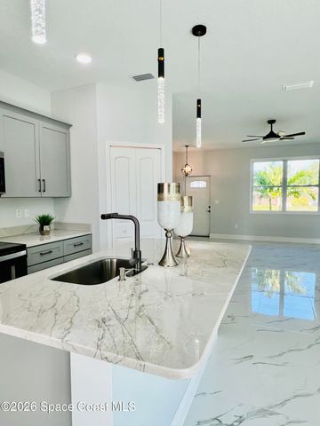 401 Homestead Avenue NE, Palm Bay, FL 32907