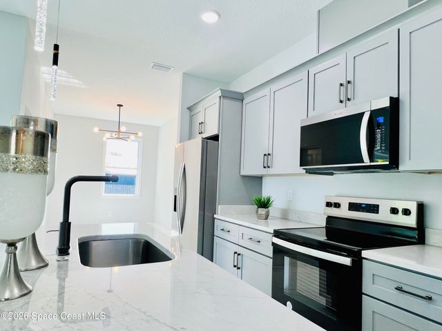 401 Homestead Avenue NE, Palm Bay, FL 32907