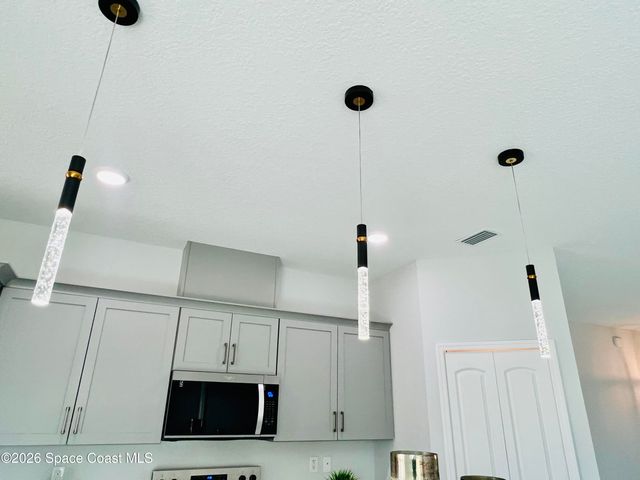 401 Homestead Avenue NE, Palm Bay, FL 32907