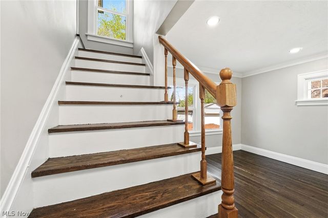 1912 Janette Avenue, Cleveland Heights, OH 44118