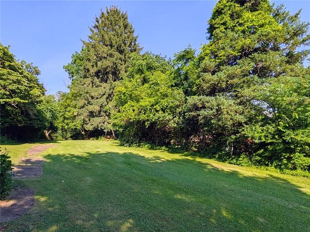 4801 Eliza St, West Mifflin, PA 15122