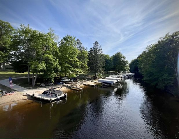 1683 Shorewood Drive, Norton Shores, MI 49441