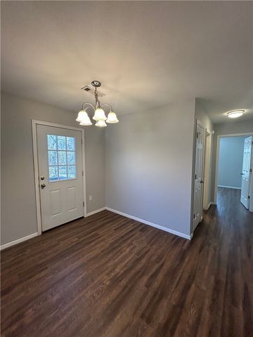 5707 W Michael Cole Lane, Fayetteville, AR 72704