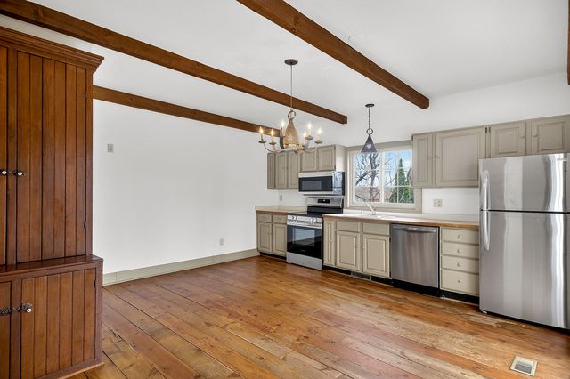 127 W RIVER Street, Rockton, IL 61072