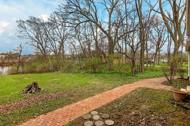 127 W RIVER Street, Rockton, IL 61072