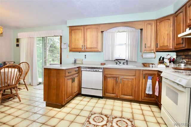 7980 Old Jennings Road, Eden, NY 14057