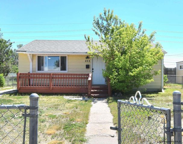 233 HYNDS AVE, Cheyenne, WY 82007