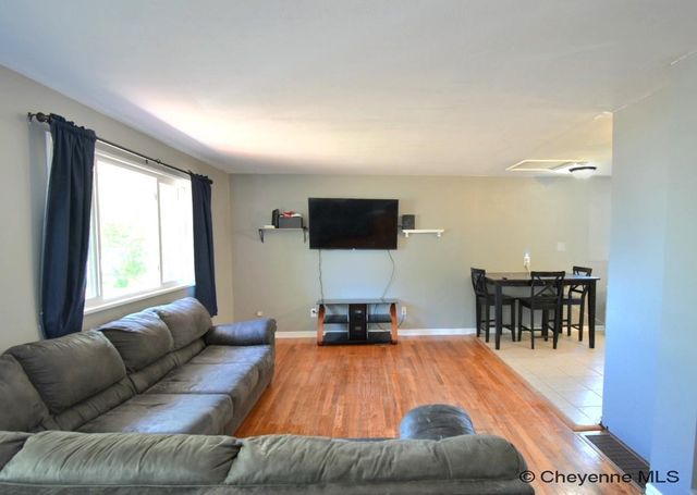233 HYNDS AVE, Cheyenne, WY 82007