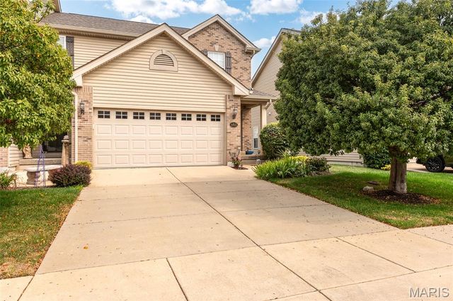 6813 Hampshire Court, Maryville, IL 62062