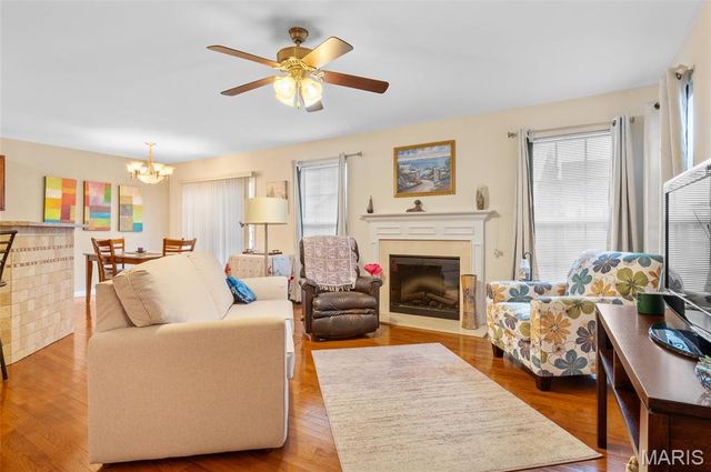 6813 Hampshire Court, Maryville, IL 62062