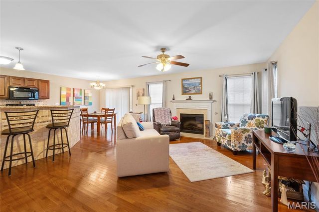 6813 Hampshire Court, Maryville, IL 62062