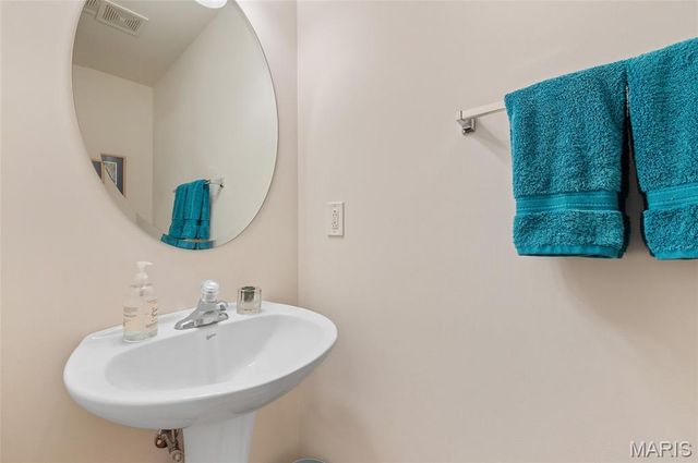 6813 Hampshire Court, Maryville, IL 62062