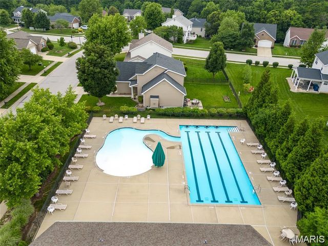 6813 Hampshire Court, Maryville, IL 62062