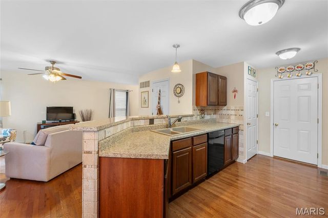 6813 Hampshire Court, Maryville, IL 62062