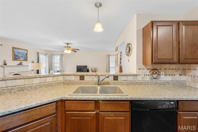 6813 Hampshire Court, Maryville, IL 62062