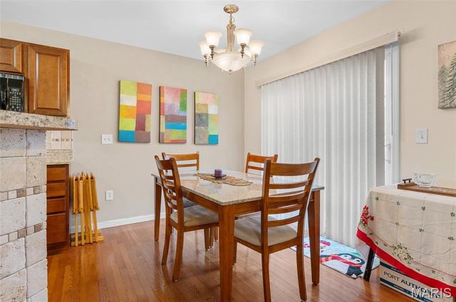 6813 Hampshire Court, Maryville, IL 62062