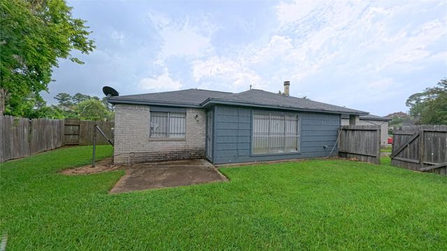 8618 Van Hut Lane, Houston, TX 77044