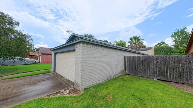 8618 Van Hut Lane, Houston, TX 77044