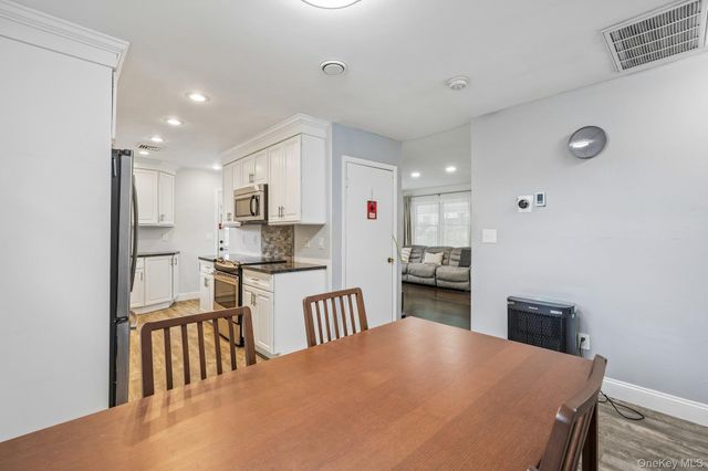 849 Warren Avenue, Thornwood, NY 10594