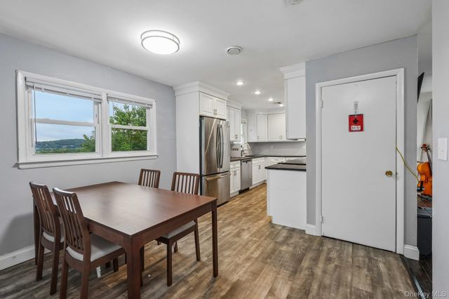 849 Warren Avenue, Thornwood, NY 10594