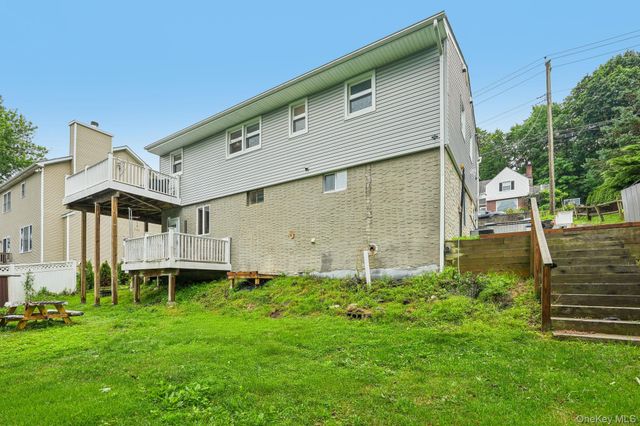 849 Warren Avenue, Thornwood, NY 10594