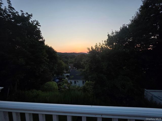849 Warren Avenue, Thornwood, NY 10594