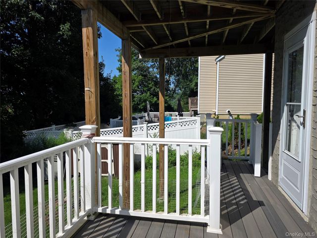 849 Warren Avenue, Thornwood, NY 10594