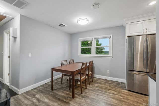 849 Warren Avenue, Thornwood, NY 10594