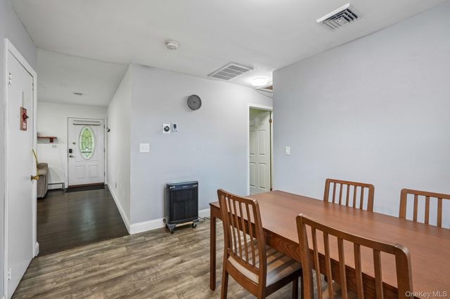 849 Warren Avenue, Thornwood, NY 10594
