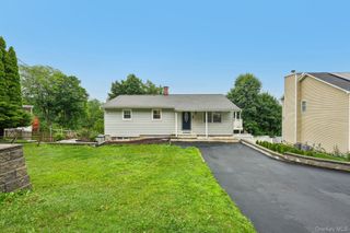 849 Warren Avenue, Thornwood, NY 10594