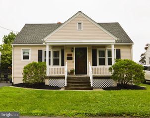 230 E FERDINAND ST, Manheim, PA 17545