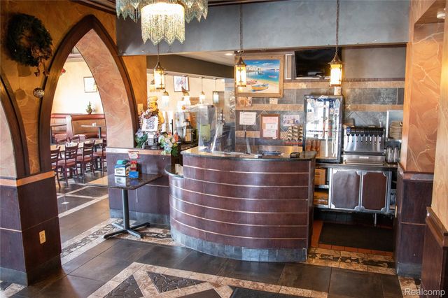 22700 Ford Road, Dearborn Heights, MI 48127