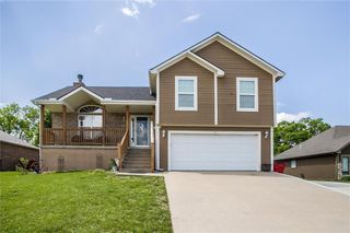 706 SW Bobcat Drive, Oak Grove, MO 64075