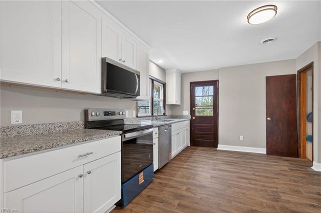 1502 James LNDG, Chesapeake, VA 23321