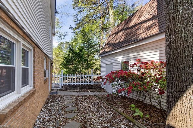 1502 James LNDG, Chesapeake, VA 23321