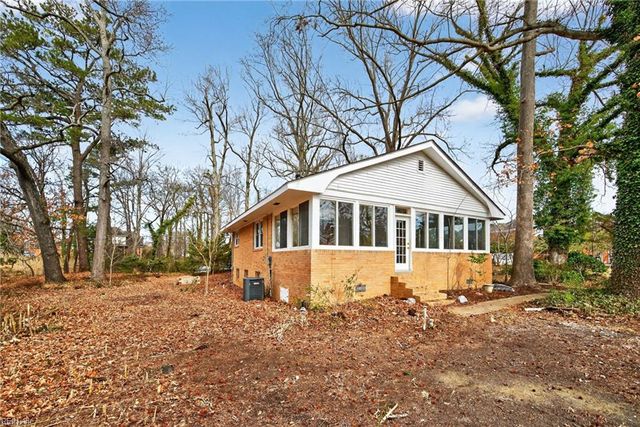 1502 James LNDG, Chesapeake, VA 23321