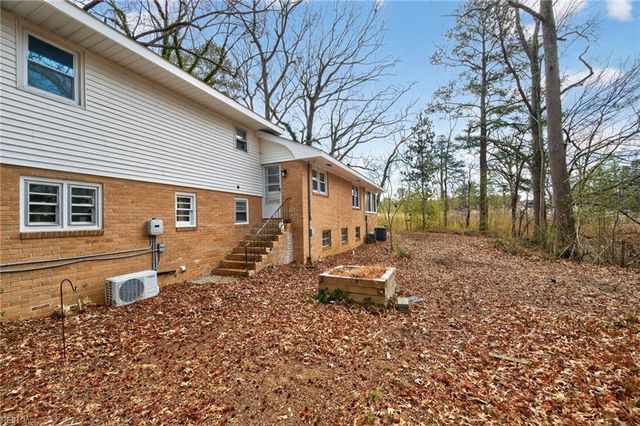 1502 James LNDG, Chesapeake, VA 23321