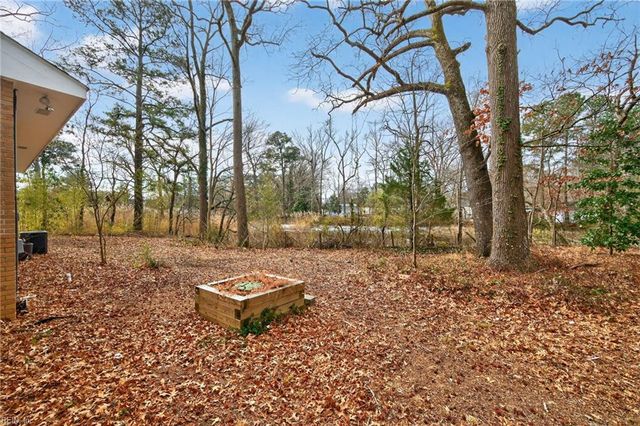 1502 James LNDG, Chesapeake, VA 23321