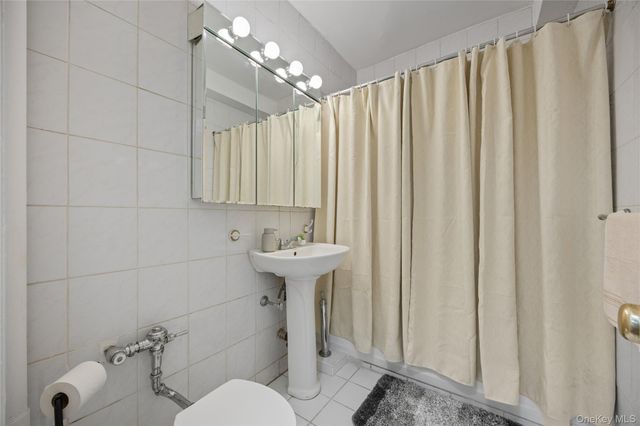 35-35 75th Street 324, Jackson Heights, NY 11372