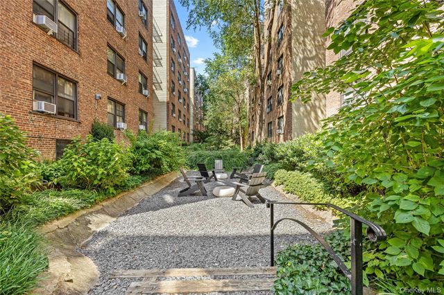 35-35 75th Street 324, Jackson Heights, NY 11372