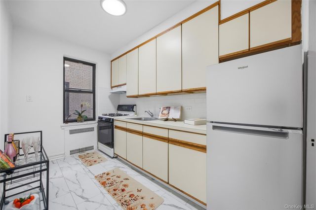 35-35 75th Street 324, Jackson Heights, NY 11372