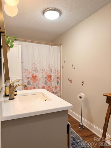 522 19th Street SW, Hickory, NC 28602